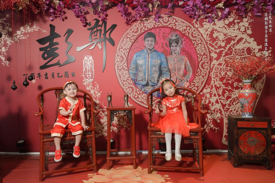 [台南婚攝]永康東東|華麗中國服飾與背板有古色古香的氛圍