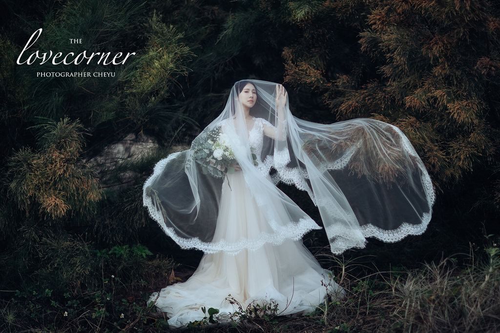 穿起輕透感的婚紗寫真讓你十足享受拍照的氛圍