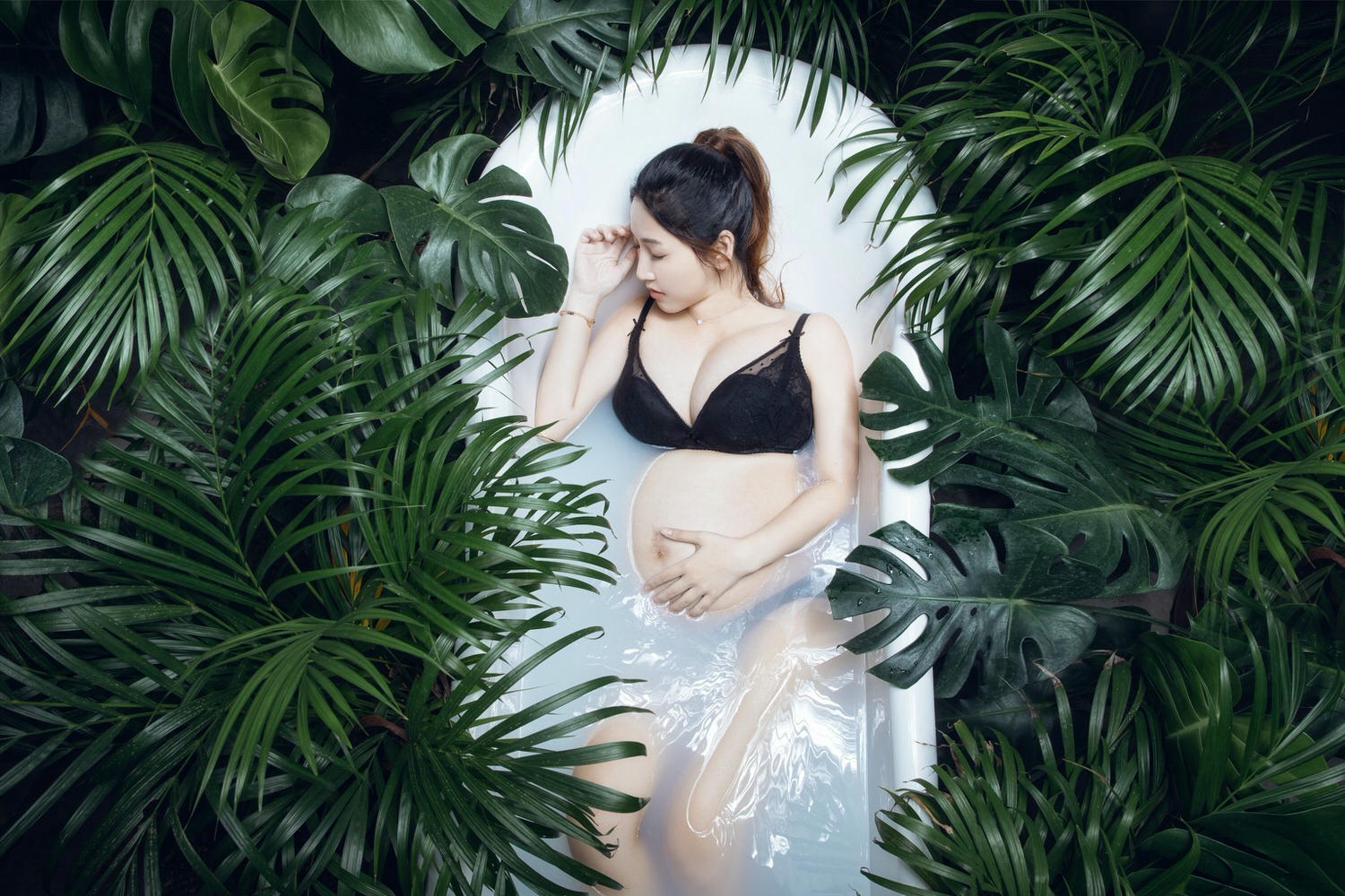 台南孕婦寫真｜炎炎夏日適合來一場水感的孕婦